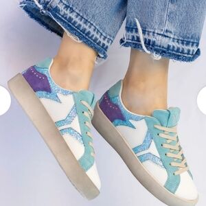 C.O.B.Play Womens Leather Sneaker in retro blue with glitter wing